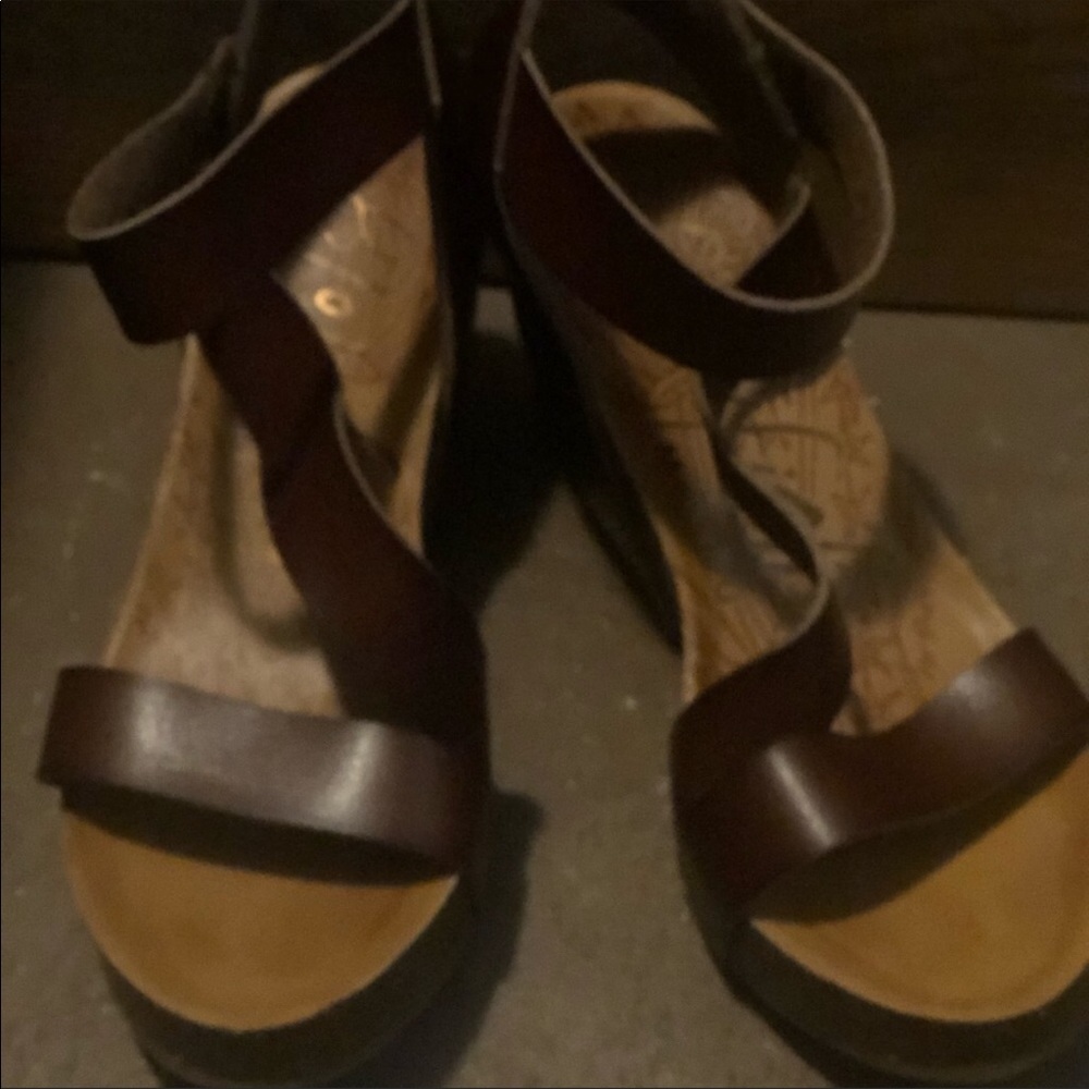 Blowfish brown wedge